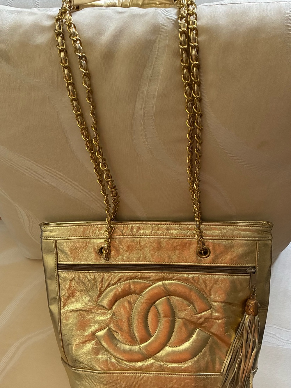 Vintage FAUX CC Metallic Gold Shoulder Bag with Gold Chain - Picture 2 of 7